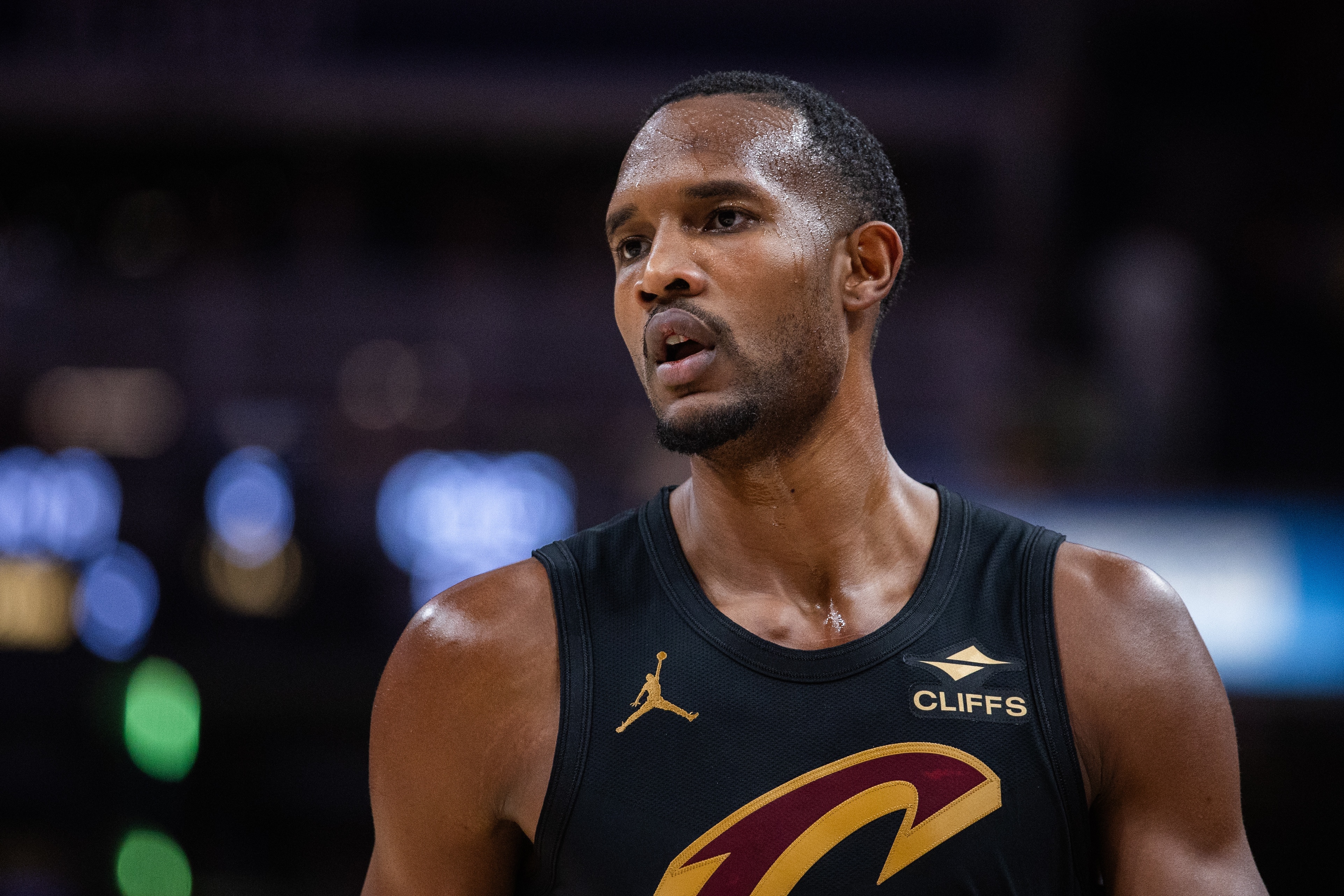 打得不錯！莫布里11投8中&三分5中3 得到19分4板3助1帽