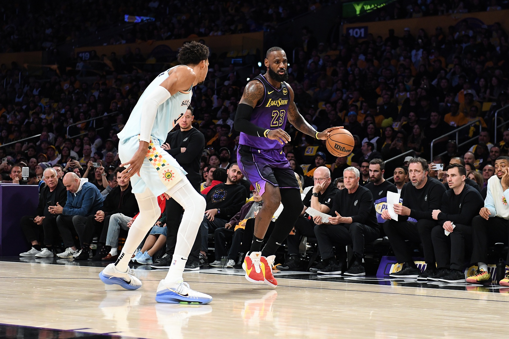 明日交鋒~馬刺被灰熊極限逆轉(zhuǎn)&排西部第二 湖人將勝場(chǎng)差縮小到1個(gè)