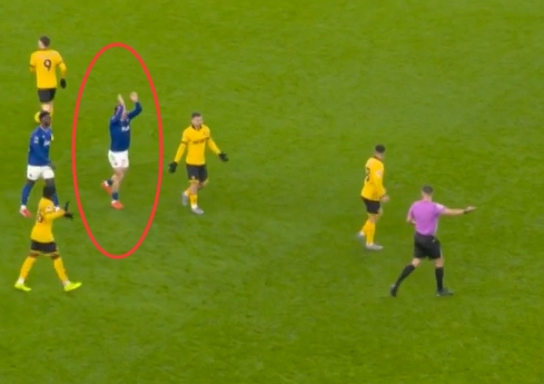 戲劇性！格拉利什被犯規(guī)后鼓掌嘲諷主裁，4分鐘連吃2黃被罰下