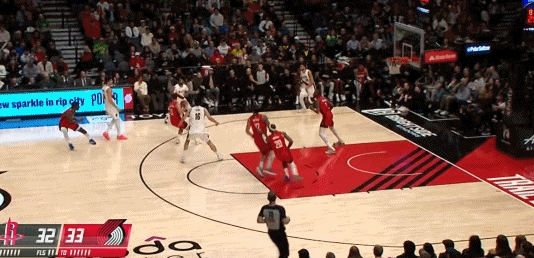 想簡單了！楊瀚森傳球被謝潑德回身完成搶斷 丟掉球權(quán)