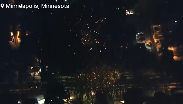 騎士被警告不要外出！美國聯邦人員槍殺平民 爆發(fā)大規(guī)?？棺h！