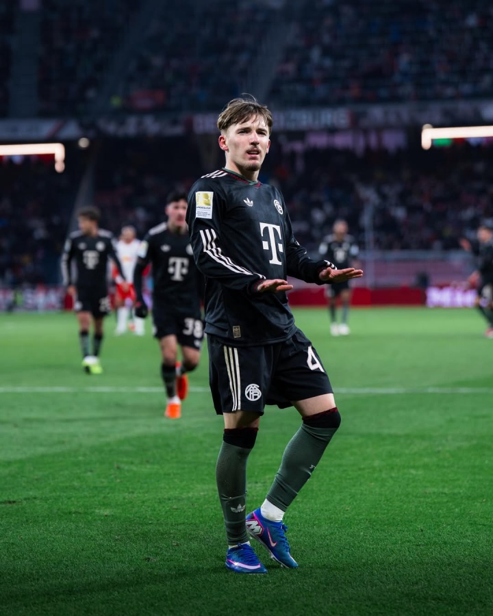 无惧言论风波！卡尔时隔一周更新社媒，晒模仿C罗双手下压庆祝照