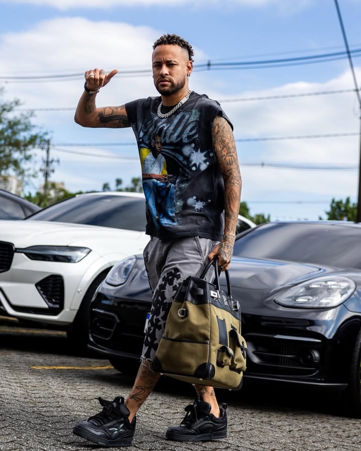 沖擊世界杯！內(nèi)馬爾已回到桑托斯開(kāi)始訓(xùn)練，膝蓋手術(shù)剛半個(gè)月