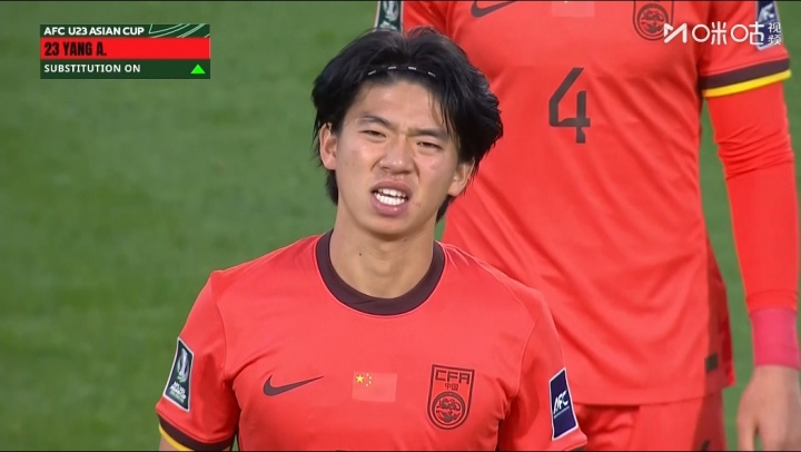 開場8分鐘傷退！鮑世蒙受傷被換下，楊希替補(bǔ)登場