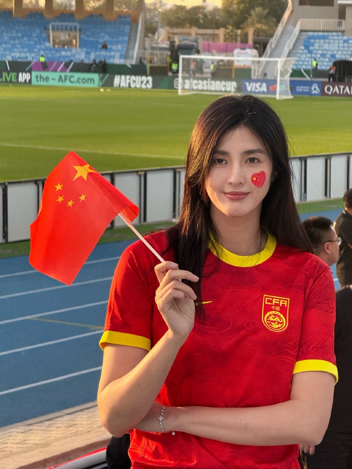 來現(xiàn)場支持！趙麗娜：第一次來沙特就是為了看比賽 中國隊加油！
