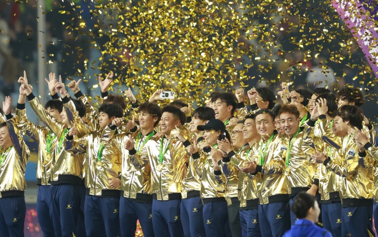 直播吧：“江蘇文投”承接阿迪蘇超球衣設(shè)計，將融入13城文化元素