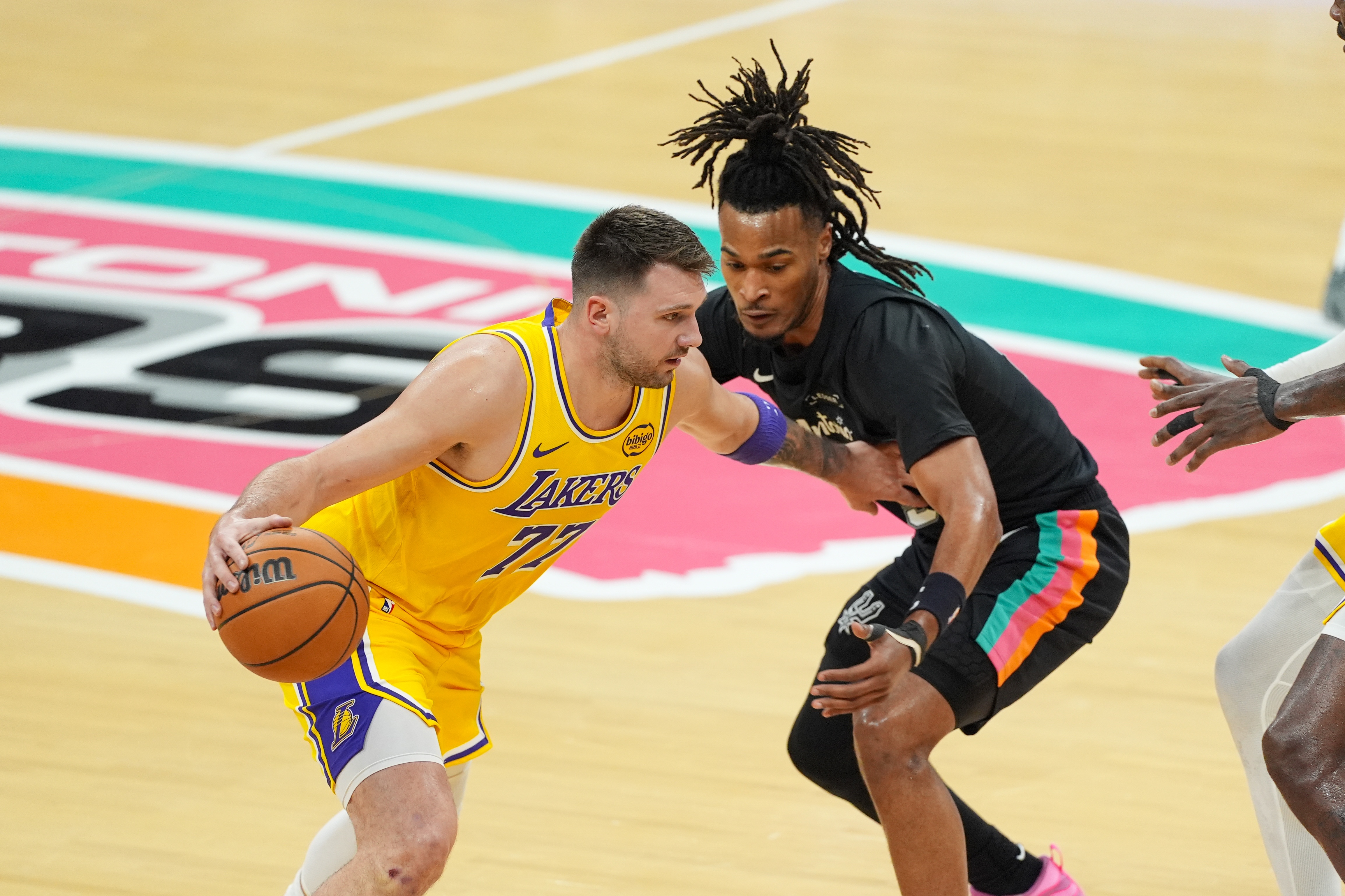 【NBA】卡斯尔：我努力不让东契奇站上罚球线 凭一己之力实在