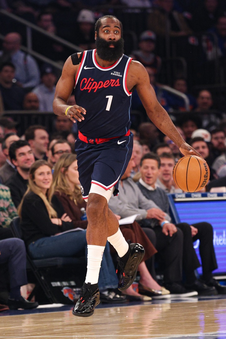 [体育头条]船记：哈登一直想要2年8000万全额保障合同 快船不想合同超过27年(图1)