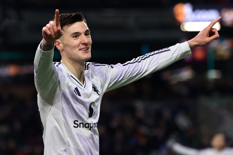 新的開(kāi)始？舍什科雙響幫助曼聯(lián)拿到1分，7650萬(wàn)引進(jìn)此前17場(chǎng)2球