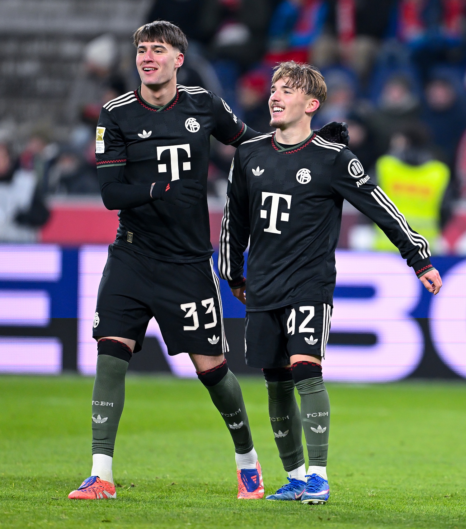 [权威发布]德天空：拜仁已经和哈维·费尔⚽南德斯⚽完成续约，球员可能外租离队