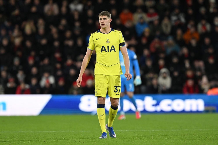 電訊報：熱刺想與范德芬續(xù)約但后者不滿現(xiàn)狀，弗蘭克難掌控球員