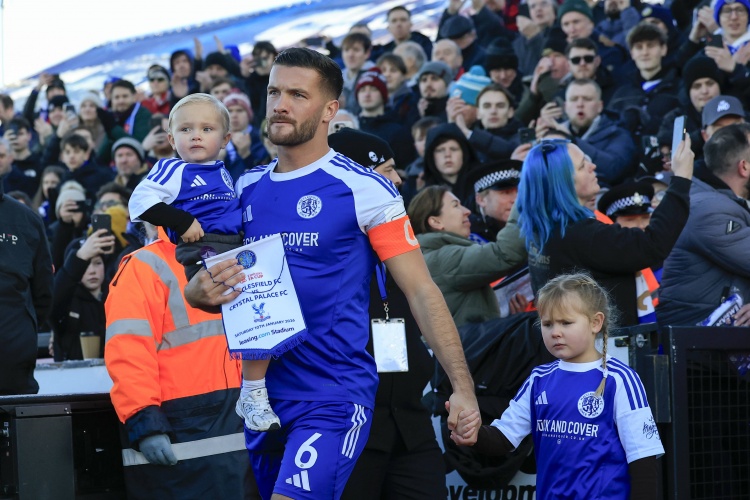 【精选必读】邮报：击败卫冕冠军水晶宫的球队里有小学教师 香薰