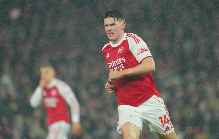 電訊報(bào)：約克雷斯無(wú)球跑動(dòng)能力不足 梅里諾客串中鋒時(shí)很成功