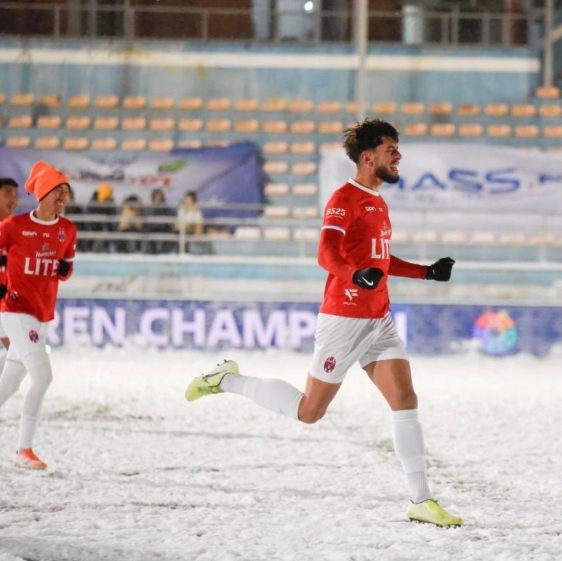 我拿200美元月薪來到