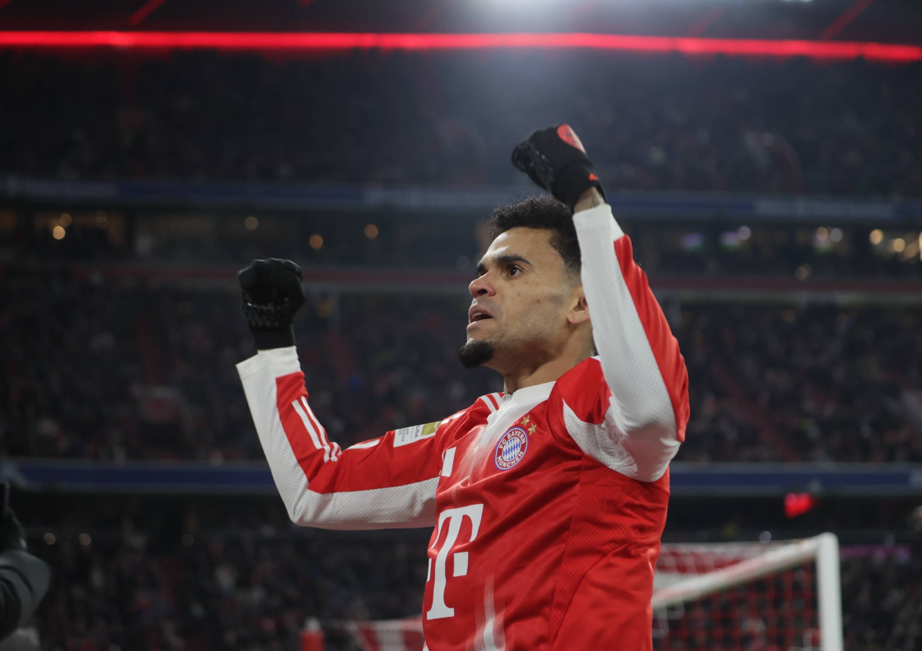 迪亚斯德甲前15轮造17球历史仅次凯恩，英超单赛季最多参与18球