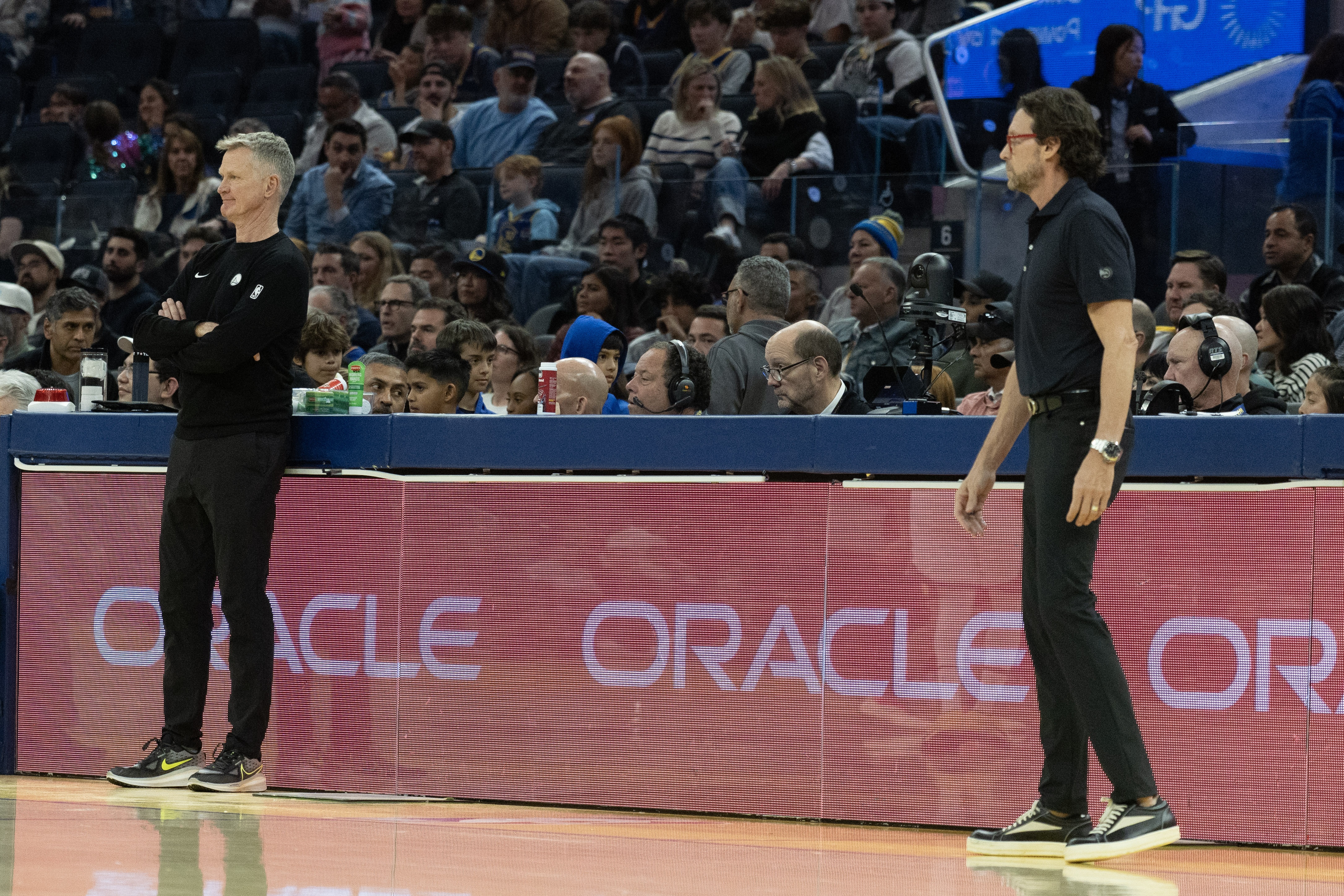 [老鹰]老鹰主帅：所有在场球员都在努力防守 对勇士的反扑有心