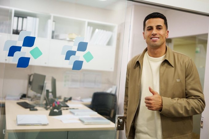 冬窗首签！巴萨官方：坎塞洛已通过体检，周二正式签约