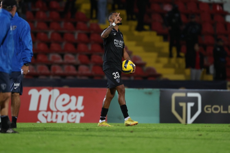 博主：三镇有意前葡甲金靴克洛维斯，本赛季出战20场贡献15球3助