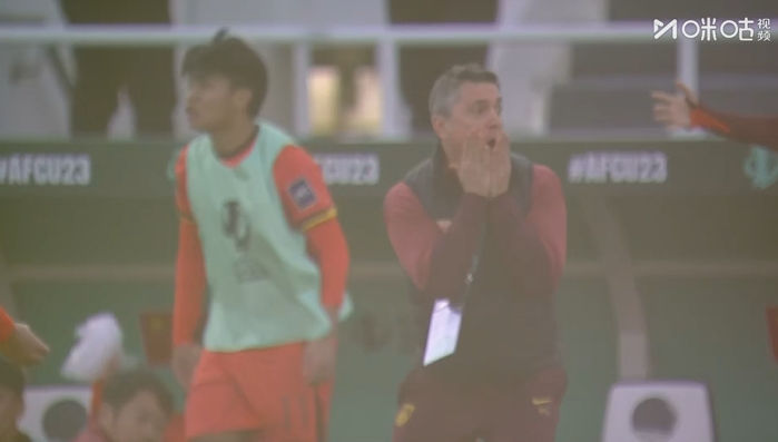 界外球誤判！泰國U23出界但得到邊線球，安東尼奧震驚黃博文染黃