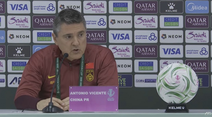 安東尼奧：對(duì)球員非常自豪 最重要的是晉級(jí)淘汰賽 要享受這一時(shí)刻