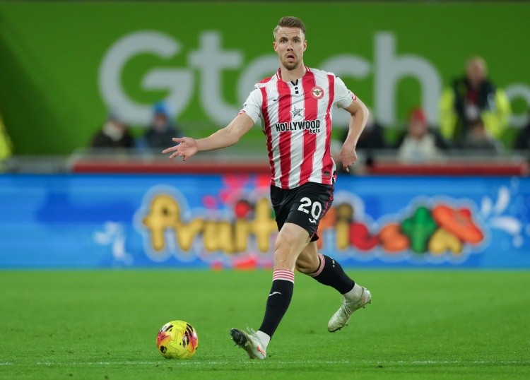 记者：沃尔夫斯堡有意布伦特福德后卫阿耶尔，但对方无意冬窗出售