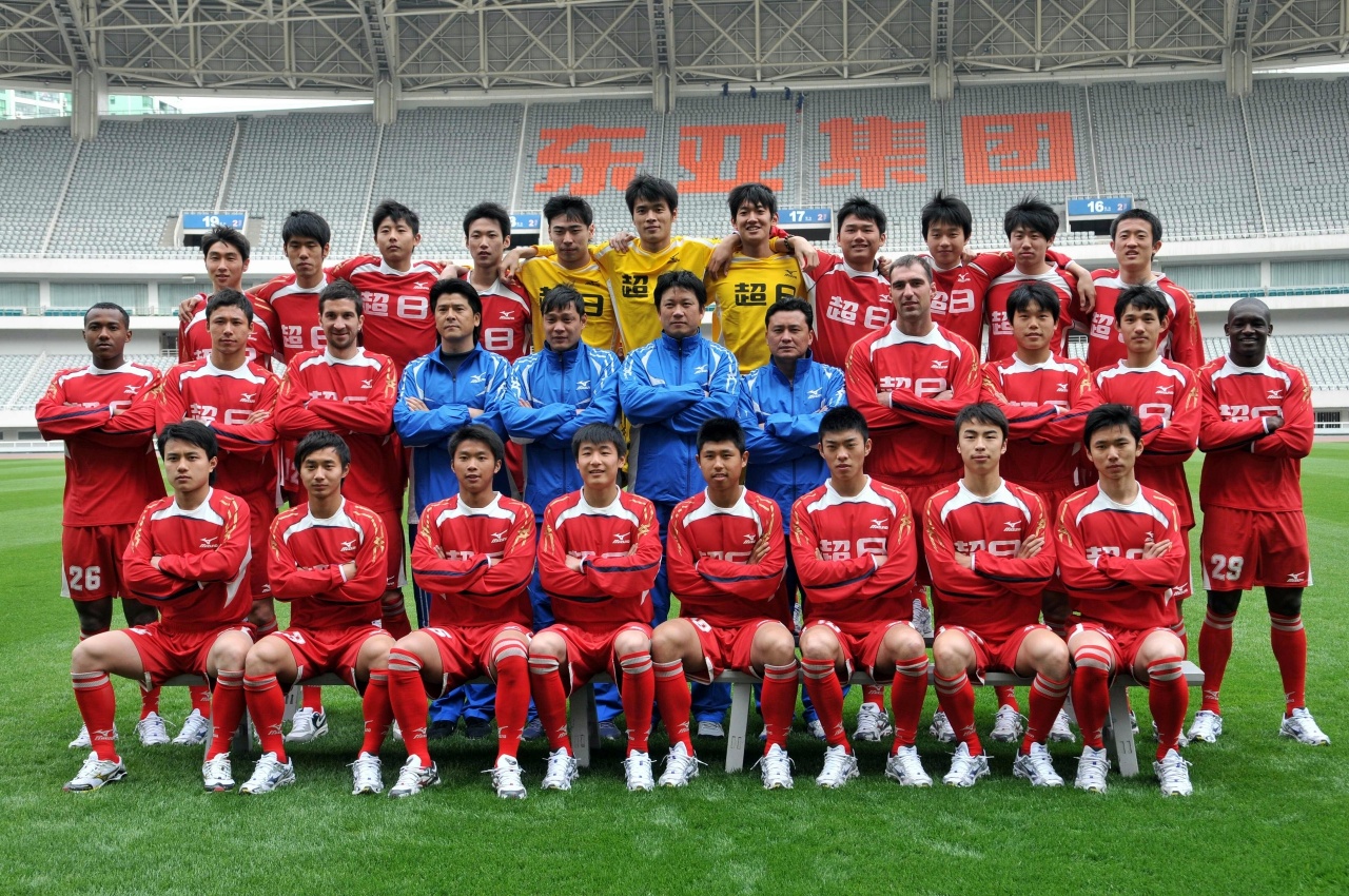 [精彩资讯]一人一城！吕文君跟随海港从中乙→中甲→中超夺冠，退役执教梯队(图2)