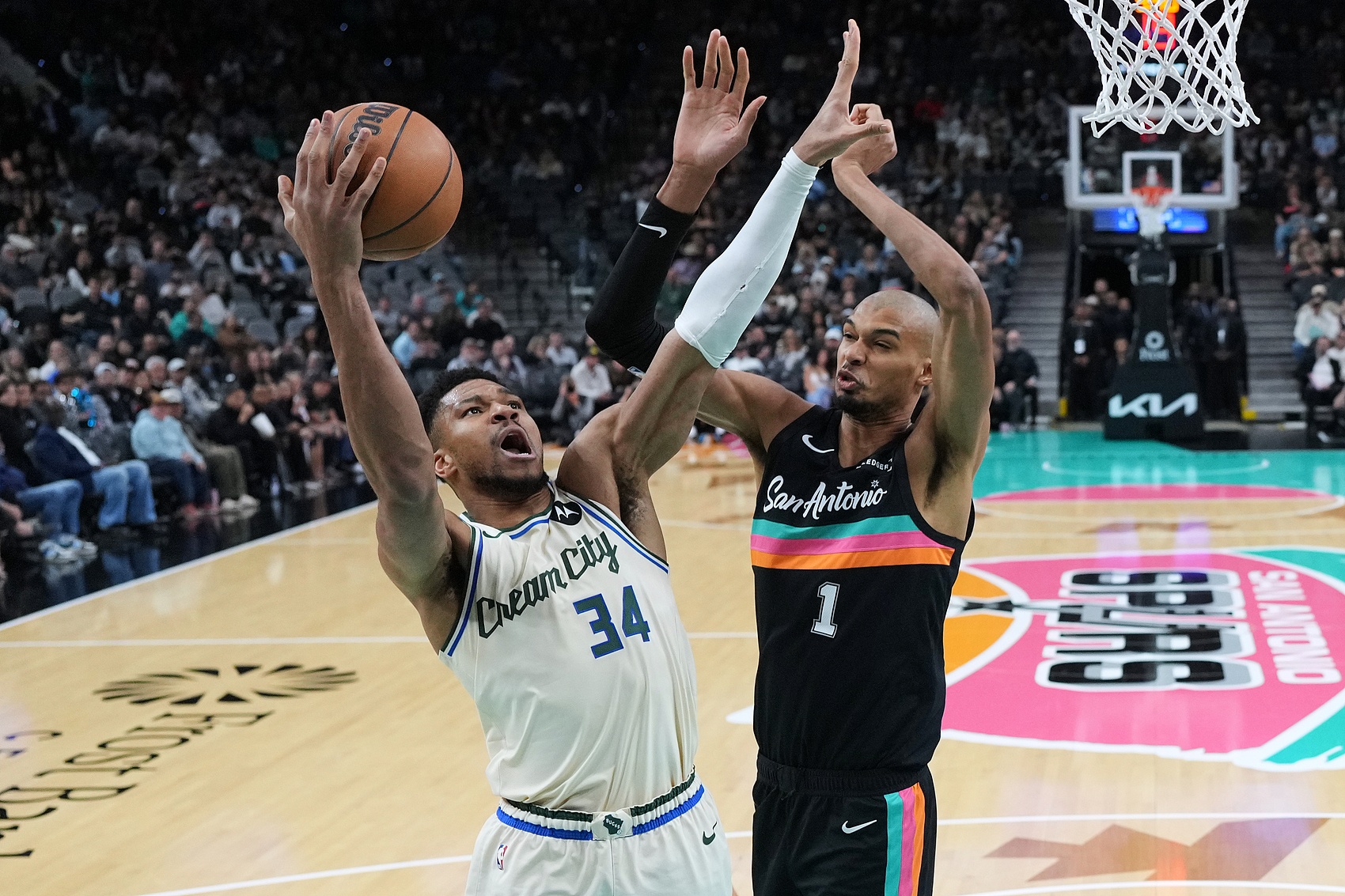 [字母哥]文班谈字母哥处境：我无权评判他生涯 但很好奇他生涯