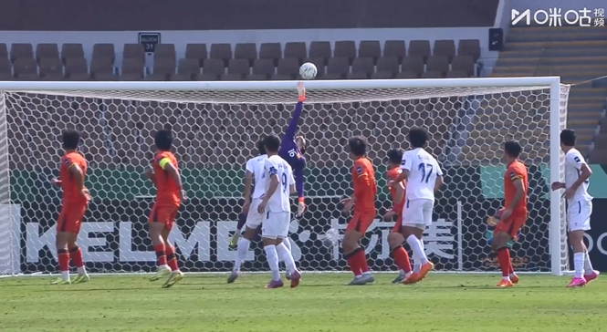 险象环生！乌兹别克斯坦U23禁区外远射击中横梁