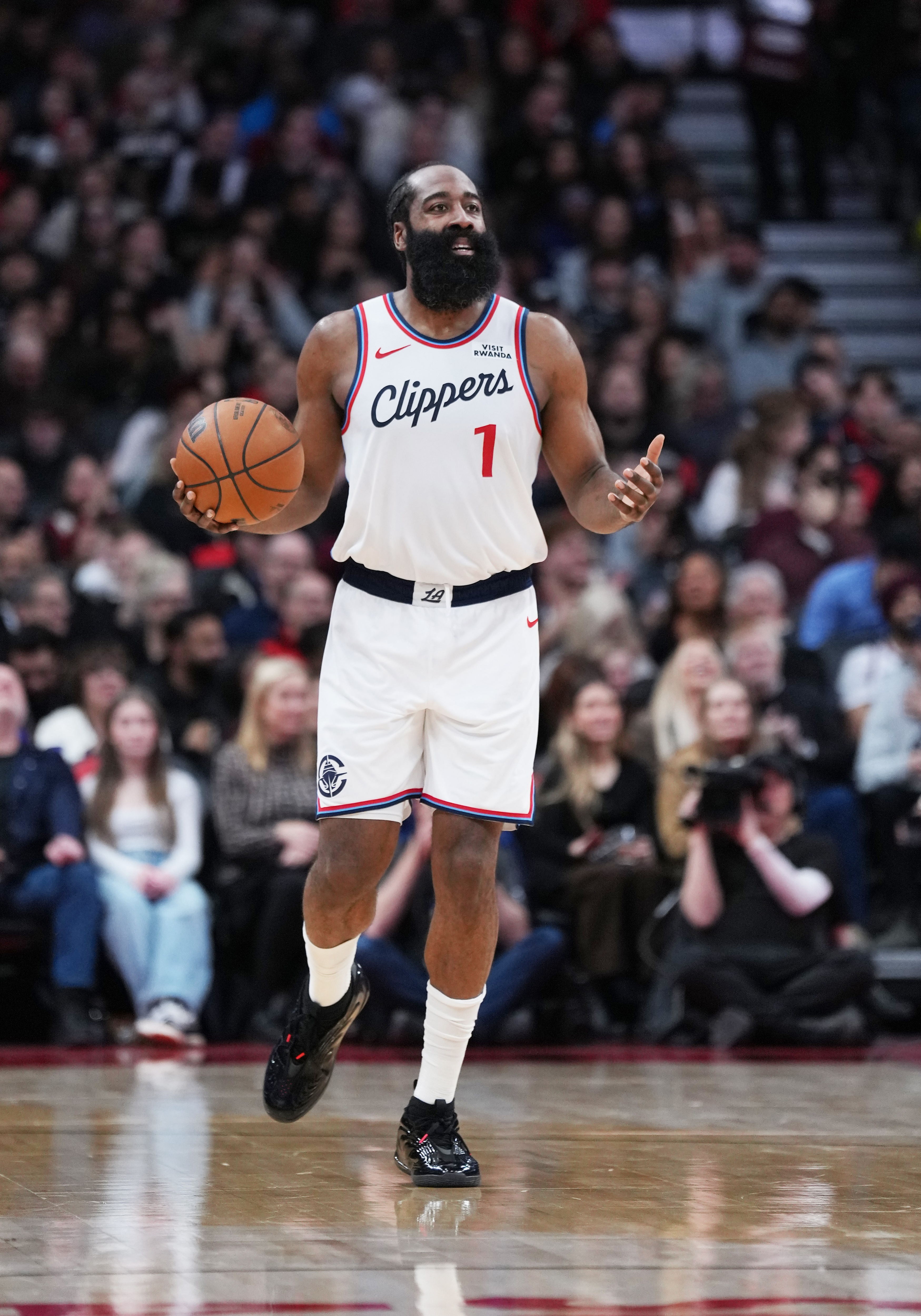 【球迷报道】哈登：我机会很多只是投丢了一些球 保持出勤是我唯一要专注的事(图1)