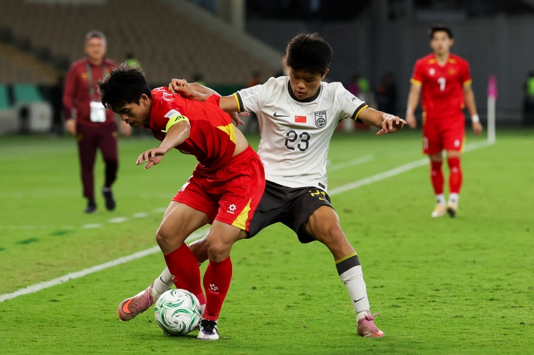 [球迷看点]滴水不漏！杨希本届杯赛15次抢断第二，上赛季106次抢断中超第一(图1)