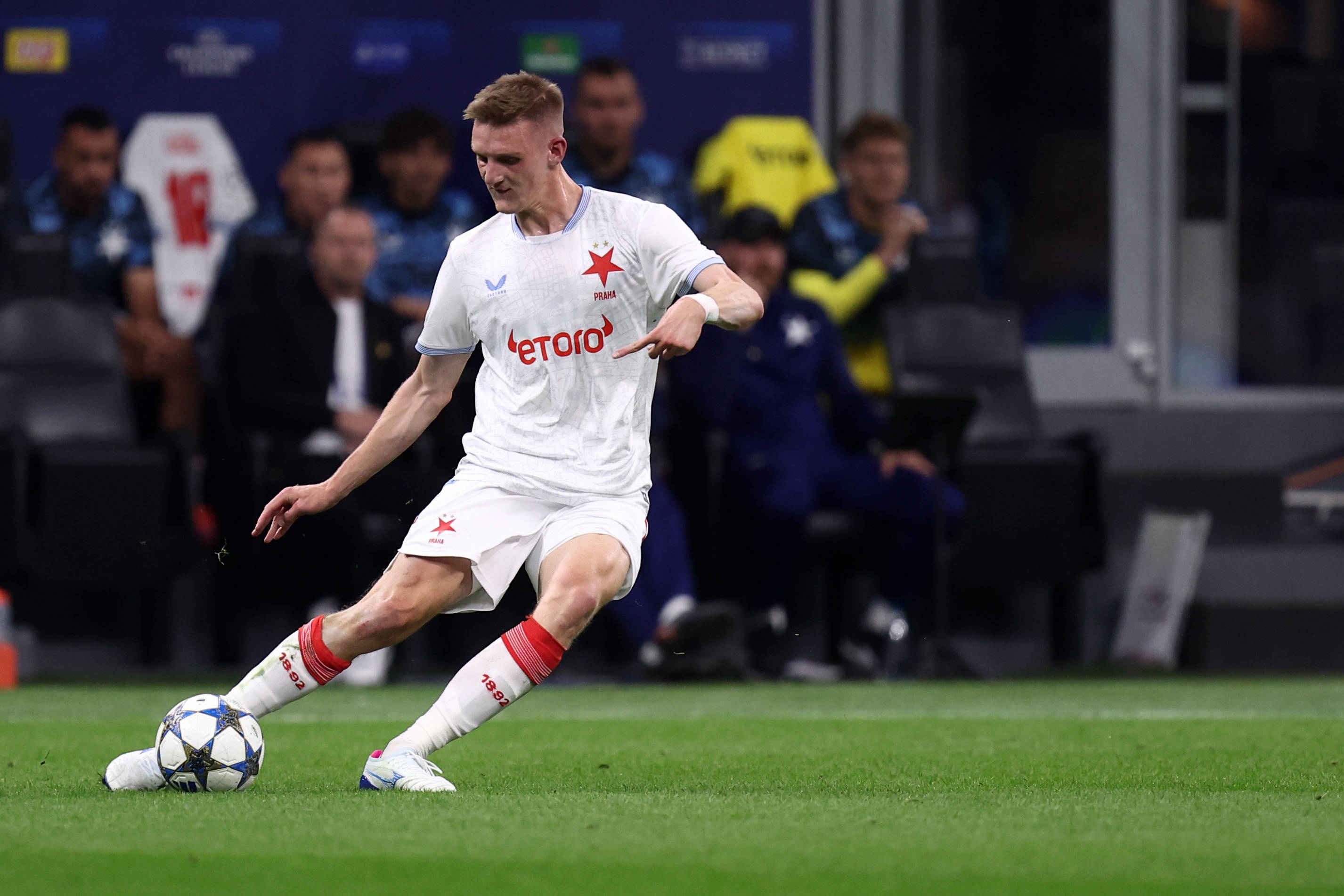 零下5度！斯拉维亚中卫：天气冷疯了！但对主场踢巴萨或许有优势