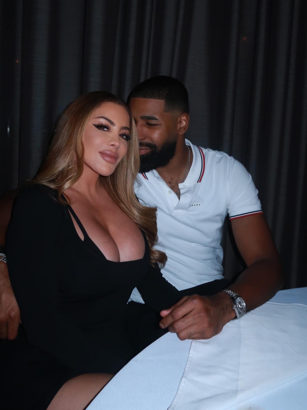 [赛场播报]在一⚾起一周年啦！51岁皮蓬前妻晒与31岁男友杰夫·科比亲密照