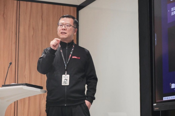 联想集团SSG业务应用服务交付AI负责人郭强分享裁判    视角AI视频增强系统赛事应用