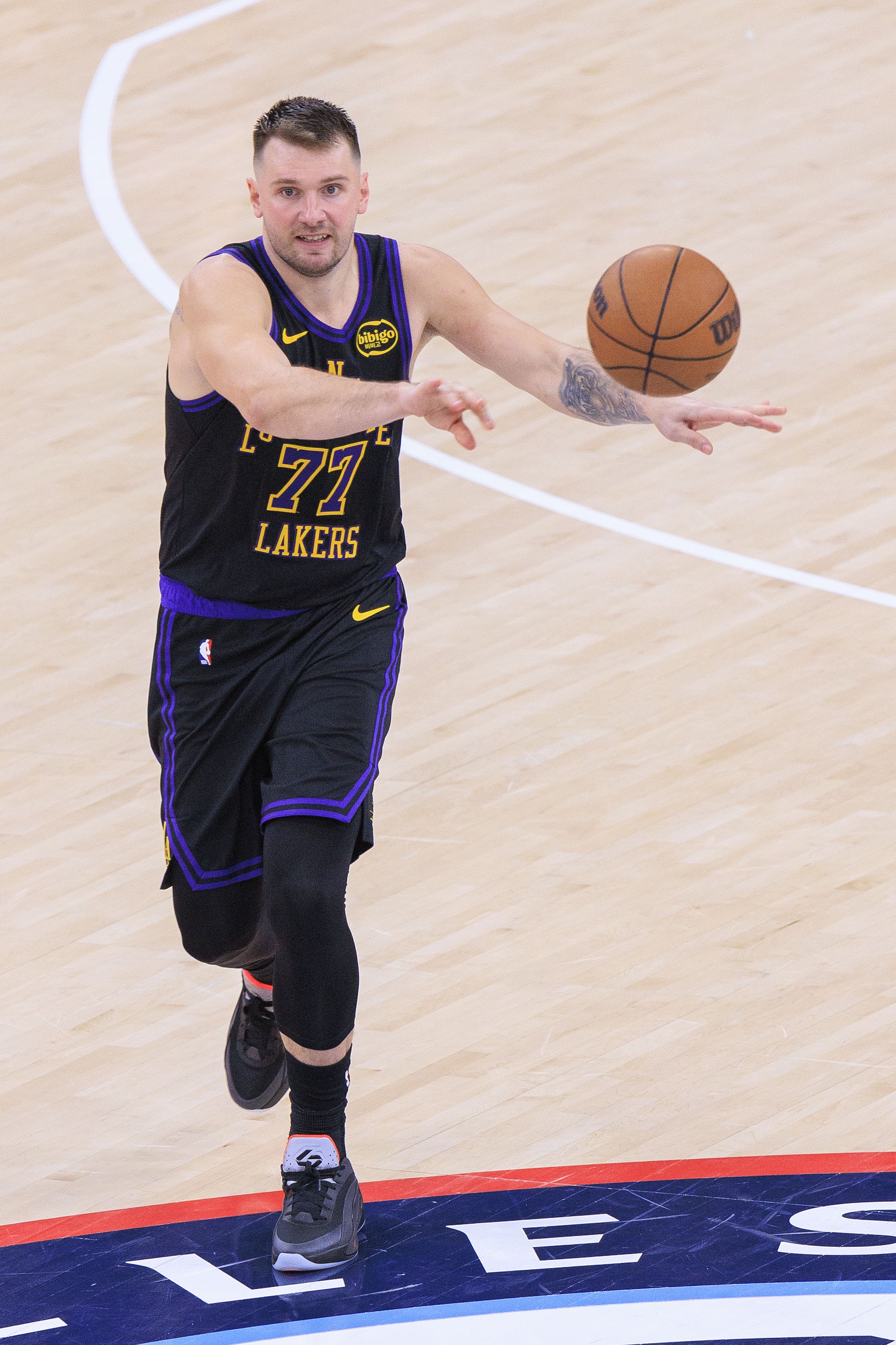 东契奇：过去三场我们下半场防守好 要想办法把上半场的防守打好