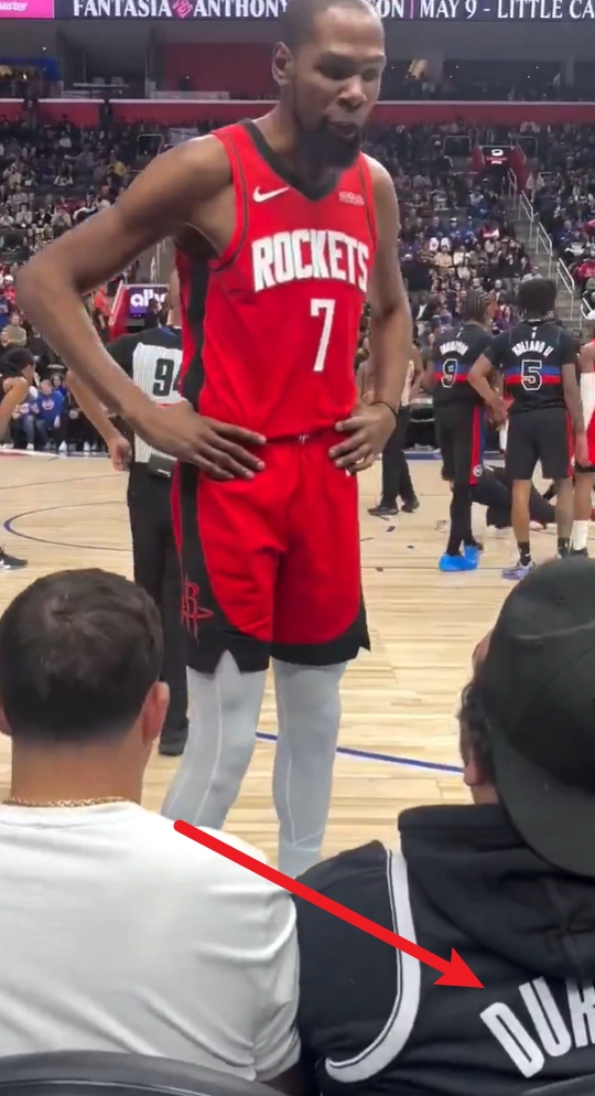 [杜兰特]给人骂的球衣都脱了！KD怒喷杜密：TM跟谁叽歪呢S