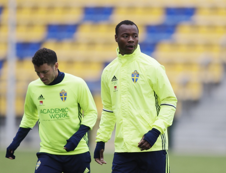 记者：青岛海牛第四外援是斯特兰德贝里，目前身价70万欧元