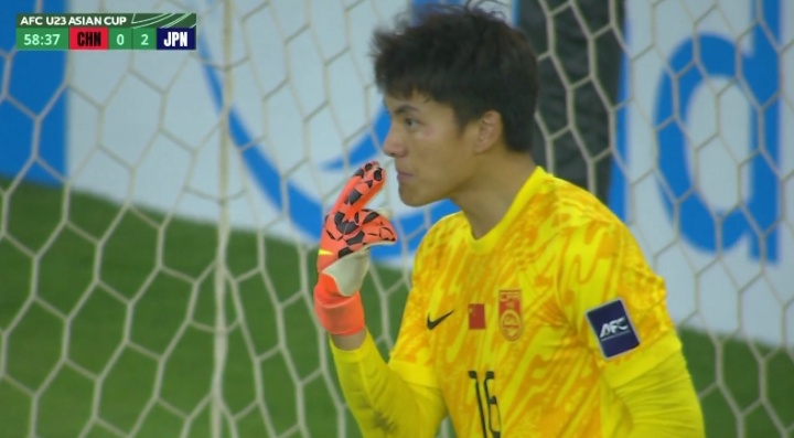 这次没奏效，李昊扑点前连续用英文朝着对手喊：看着我的眼睛