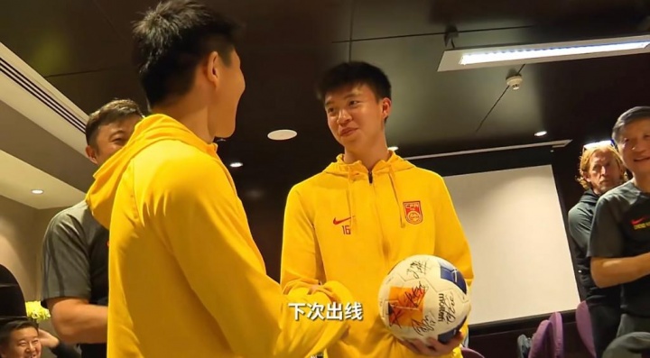 [球迷速览]U23国足幕后⚾故事：运动防护师因眼疾被迫离队，大战在⬆️即哭着离开(图2)