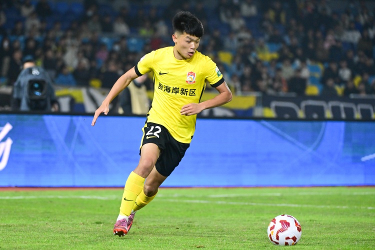 足球报：杨希大概率离队，中国香港球员巴拉克将加盟青岛西海岸