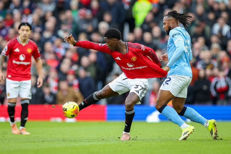 重获新生！卡里克上任曼联以来，梅努连续两场比赛首发出战