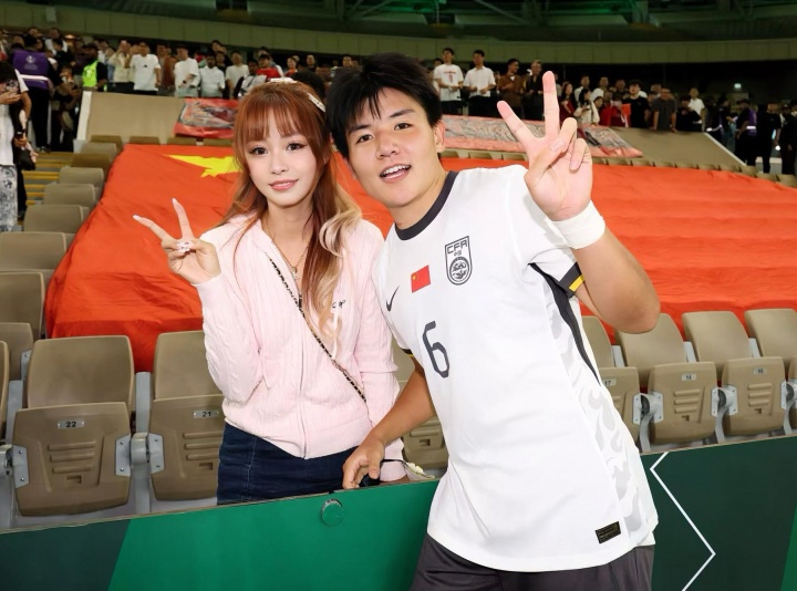 【深度报道】甜蜜女友评论徐彬大胆闯吧，我一直在你⭐身后 2人IP都在英国(图2)