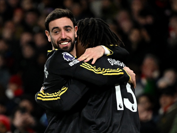 B费发社媒配与多尔古拥抱照片：多古金球奖；加纳乔评论：最强的