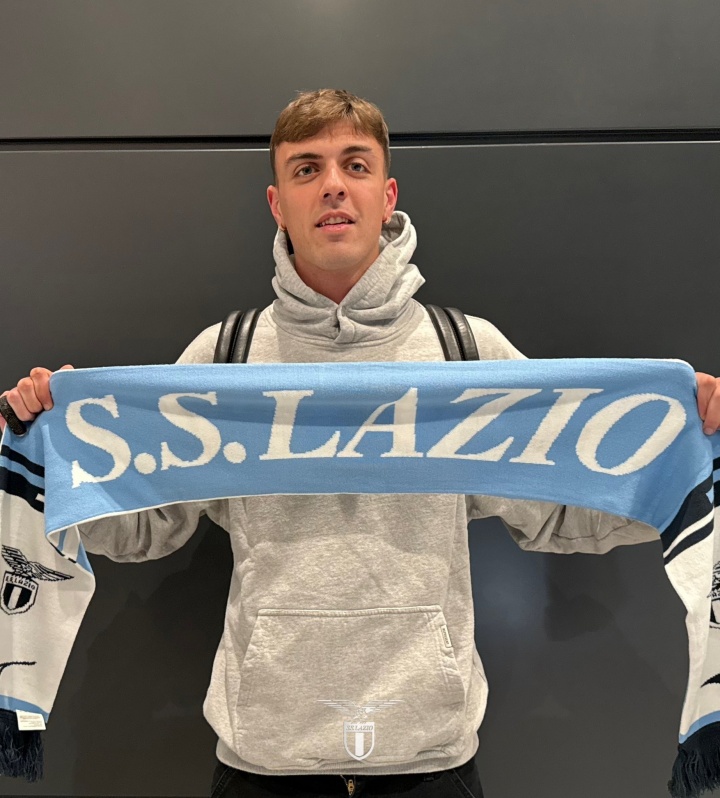 小马将赴蓝鹰！记者感叹：马尔蒂尼一人一城，丹尼尔7年6次换队