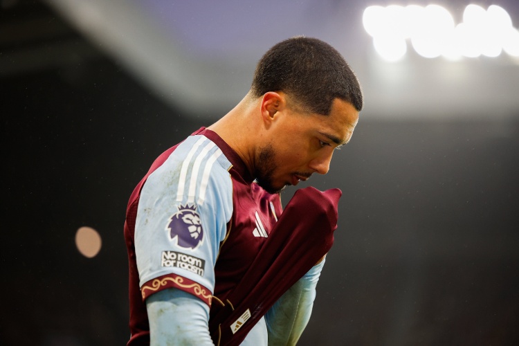 中场没人了！TA：维拉中场蒂莱曼斯伤缺超6周，卡马拉赛季报销