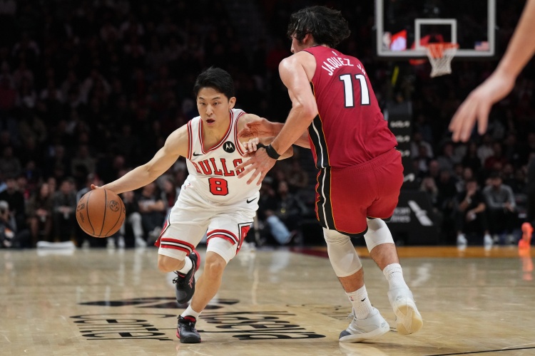 【体育报道】河村：今天是我打篮球来第一次赢跳球 第一次打关键