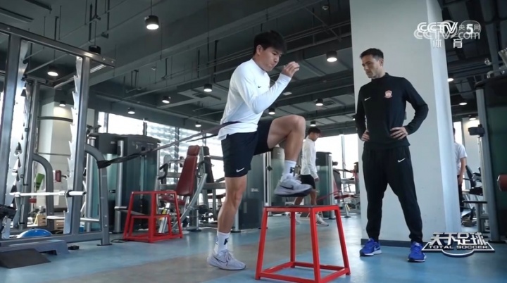 [英超]天道酬勤！徐彬坚持健身房加练，身体素质成为狼队相中他的原因(图1)