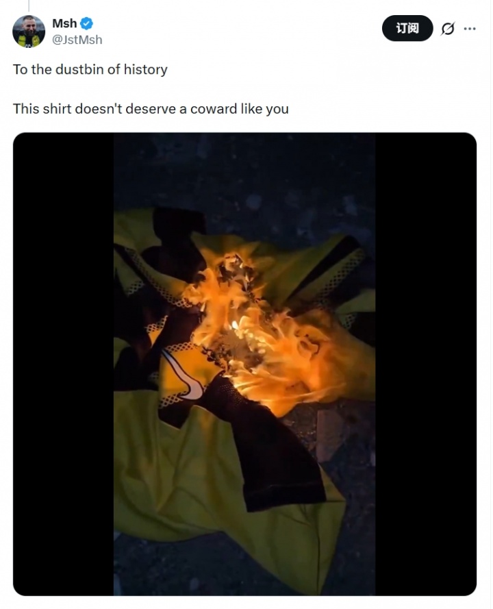 怒了！本泽马转会新月，吉达联合球迷烧掉他的球衣，并骂其懦夫