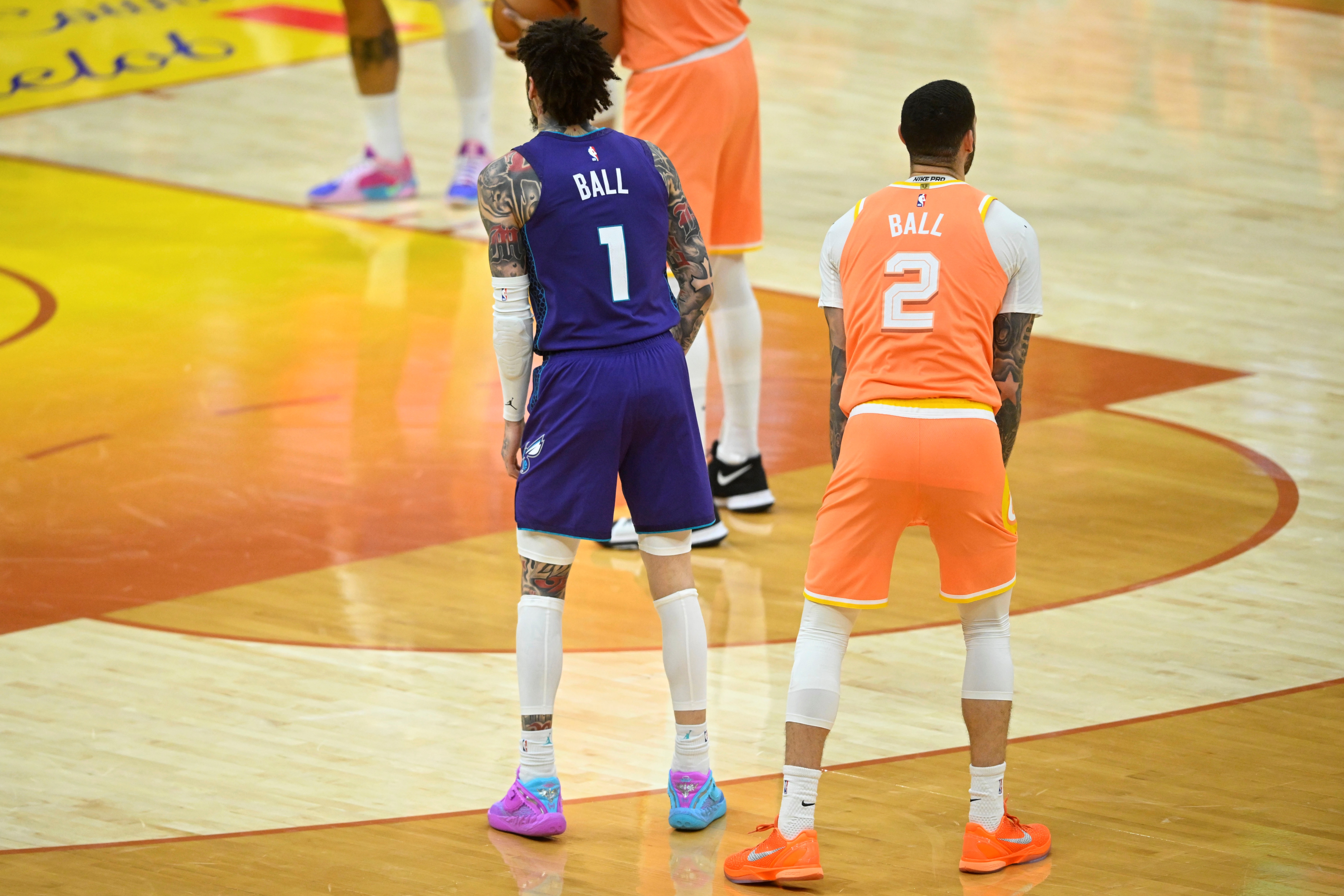 [体育头条]鲍尔兄弟篮球？名记：骑士和黄蜂就朗佐·鲍尔交易进