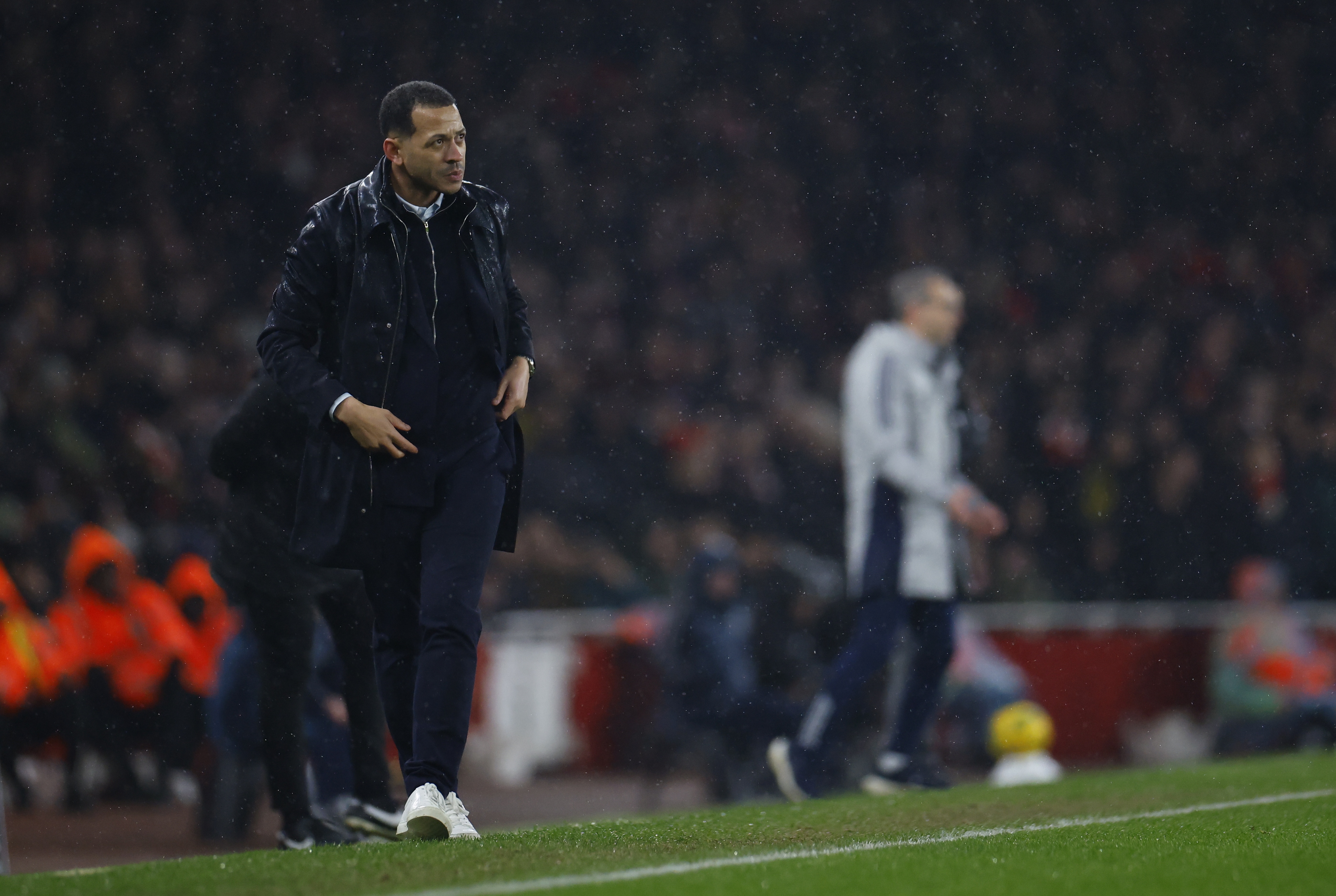 [精彩资讯]评论员：切尔西全程只挂二挡、慢热拖沓，他们应倾尽