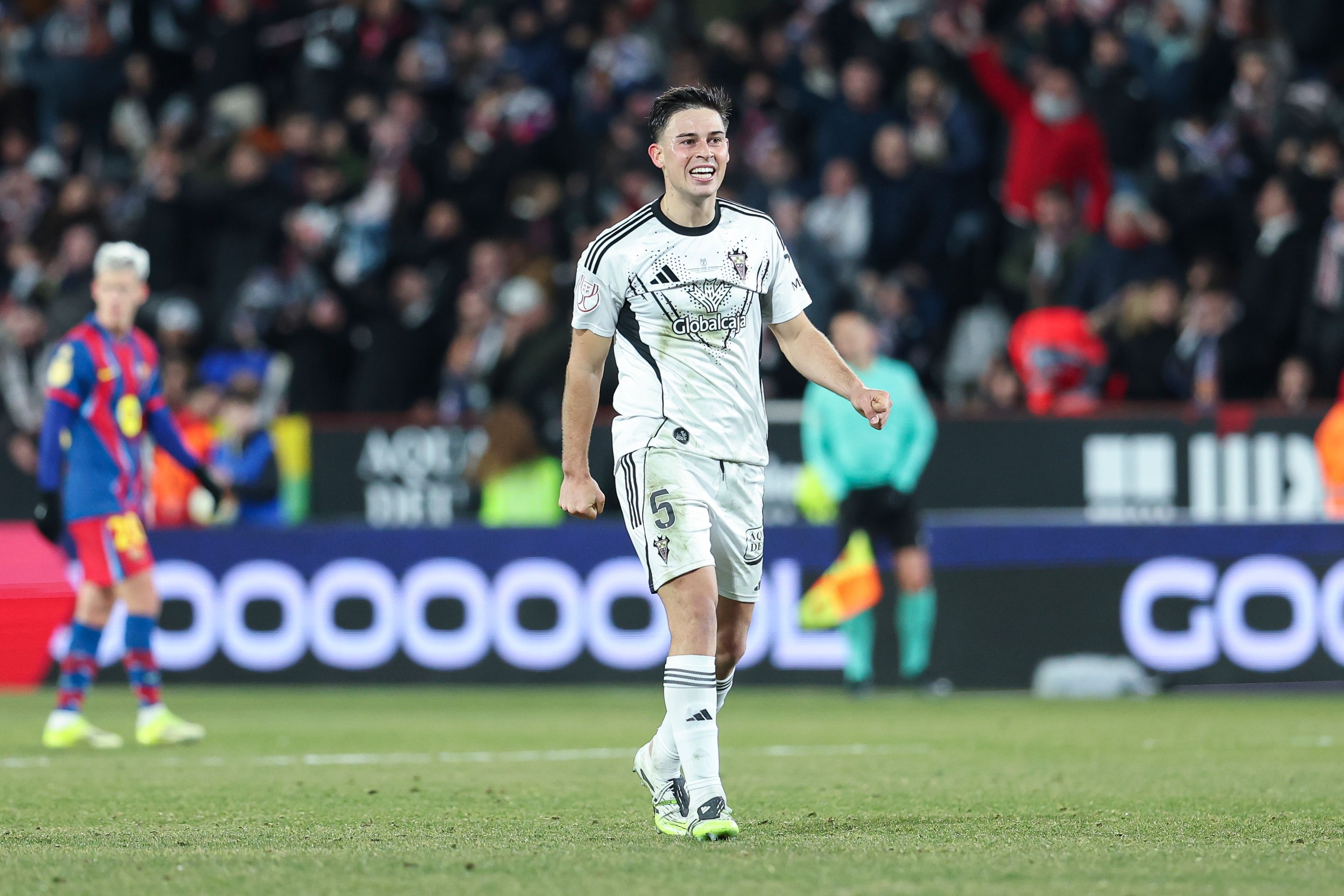 [体育报道]阿尔瓦塞特球员：巴萨比皇马更有组织性，后者踢得更随性一些(图1)